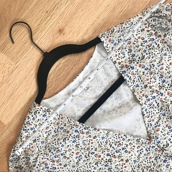 Madewell Silk V-Neck Peplum Popover (M) - Picture 5 of 8